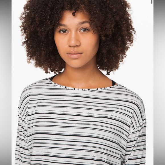 Lululemon “Back in Action” long sleeve black & white - Picture 4 of 12